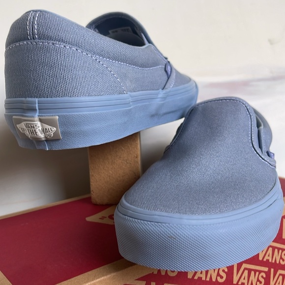 Van’s WMNS Classic Slip-On
Pastel Mono Dusty Blue
VN000CT5DSB
Sneakers - Picture 12 of 16